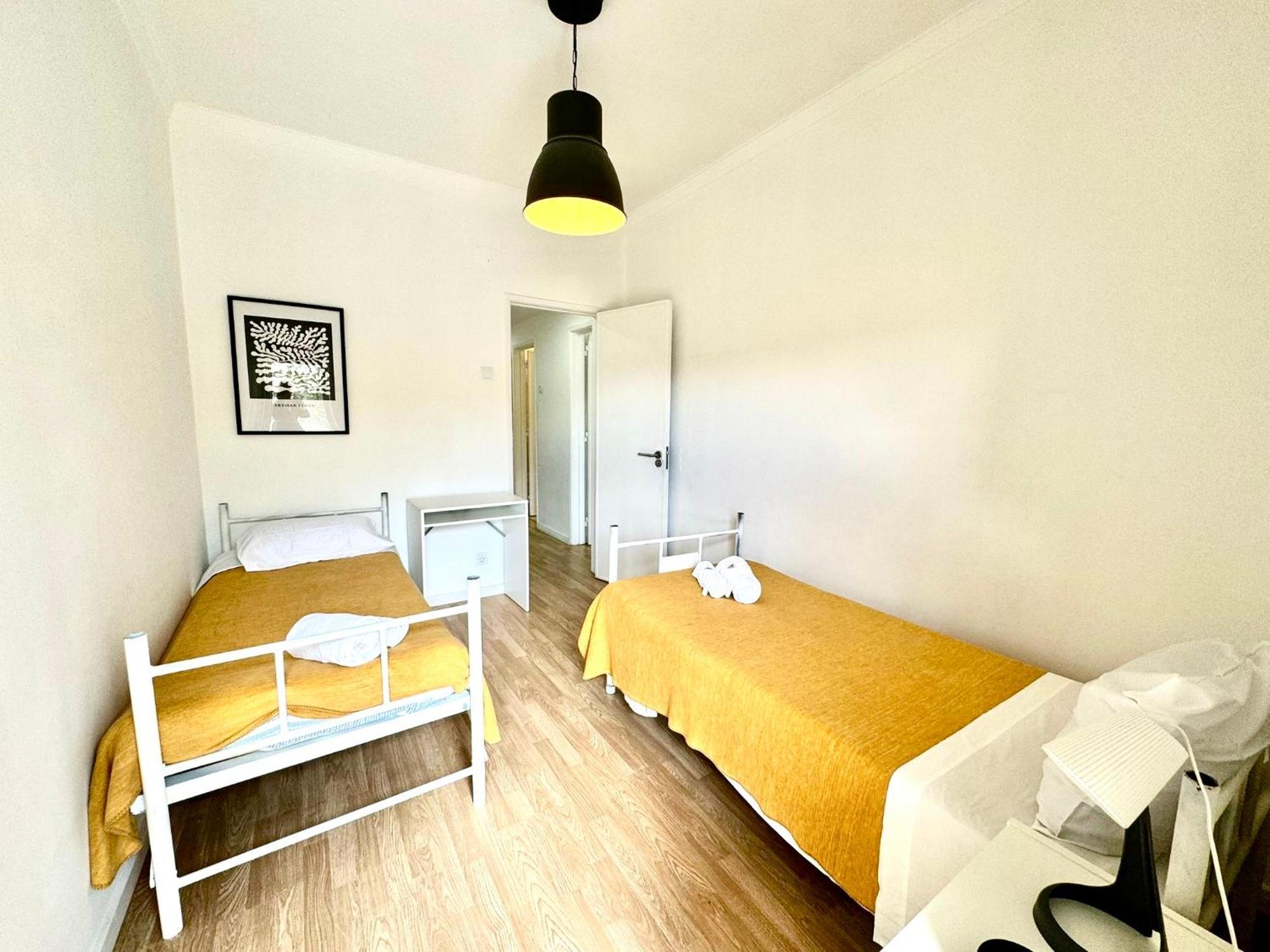 Almada Big Flat Next To Lisbon And Caparica Beach Eksteriør bilde